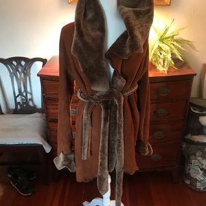 Beautiful Woman’s Shearling Coat ~ M